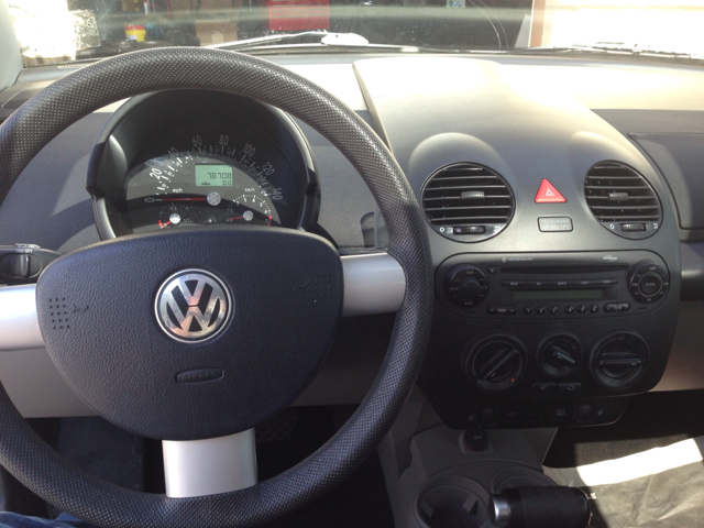 Volkswagen New Beetle 2005 photo 2