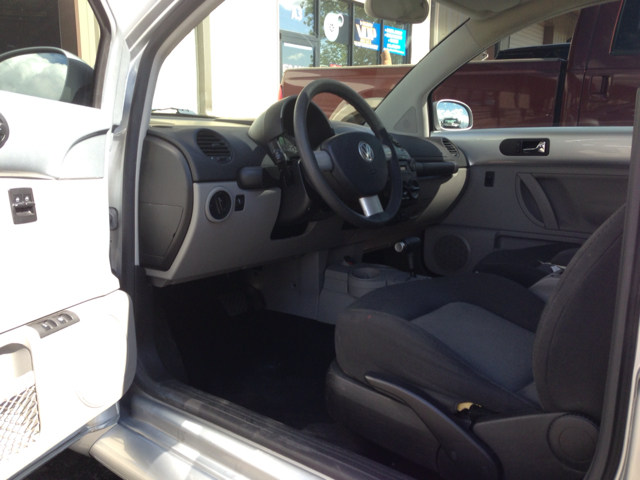 Volkswagen New Beetle 2005 photo 6