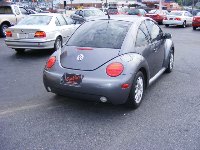 Volkswagen New Beetle 2005 photo 1