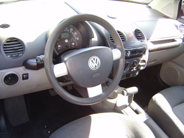 Volkswagen New Beetle 2005 photo 4