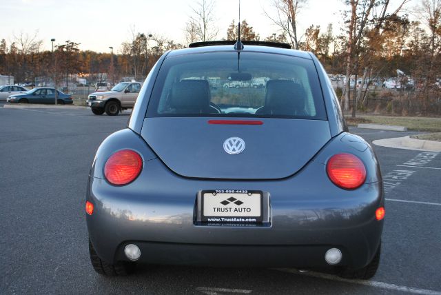 Volkswagen New Beetle 2005 photo 1