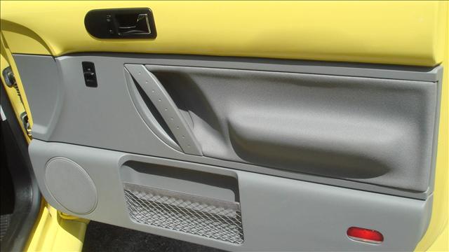 Volkswagen New Beetle 2005 photo 3