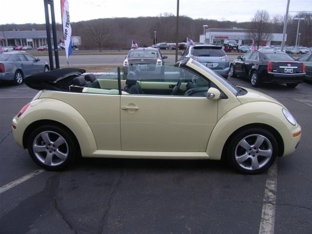 Volkswagen New Beetle 2006 photo 4