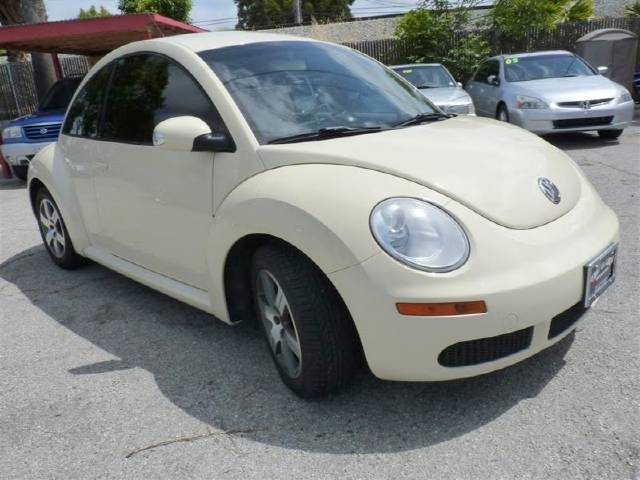 Volkswagen New Beetle 2006 photo 2