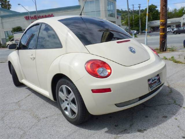 Volkswagen New Beetle 2006 photo 4