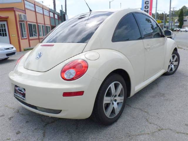 Volkswagen New Beetle 2006 photo 5