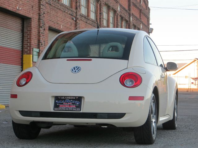 Volkswagen New Beetle 2006 photo 2