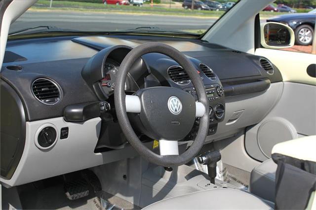 Volkswagen New Beetle 2006 photo 11