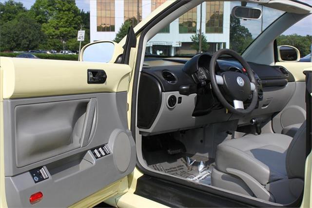 Volkswagen New Beetle 2006 photo 13