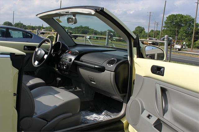 Volkswagen New Beetle 2006 photo 14