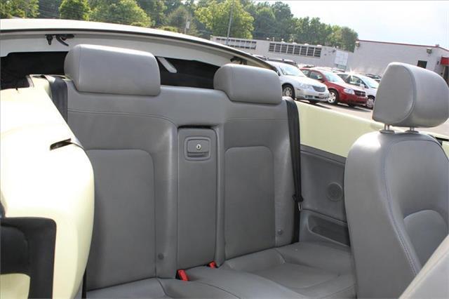 Volkswagen New Beetle 2006 photo 17