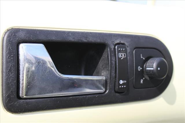 Volkswagen New Beetle 2006 photo 22