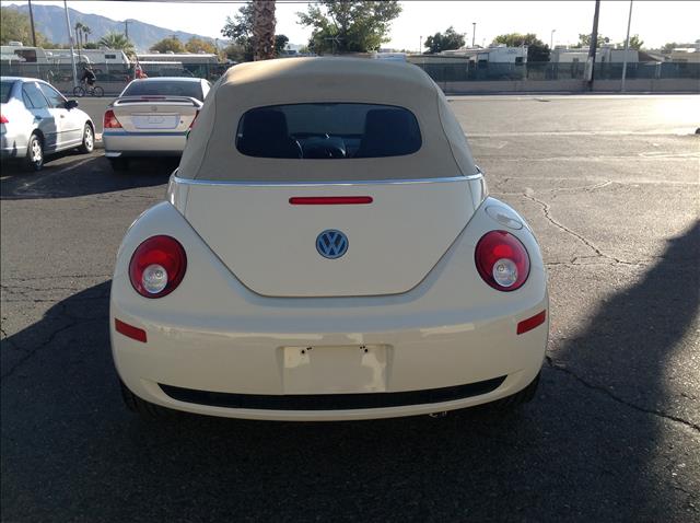 Volkswagen New Beetle 2006 photo 4
