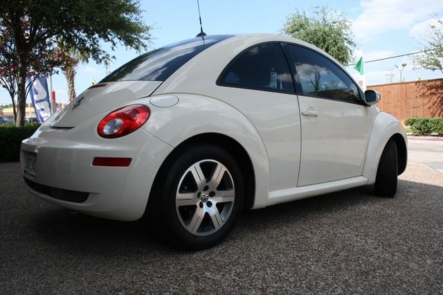 Volkswagen New Beetle 2006 photo 2