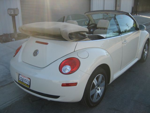 Volkswagen New Beetle 2006 photo 2