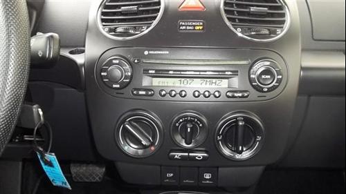 Volkswagen New Beetle 2006 photo 2