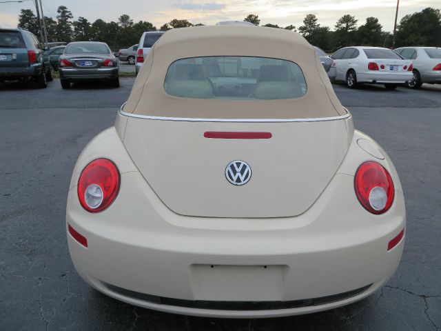 Volkswagen New Beetle 2006 photo 3