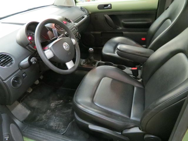 Volkswagen New Beetle 2006 photo 2