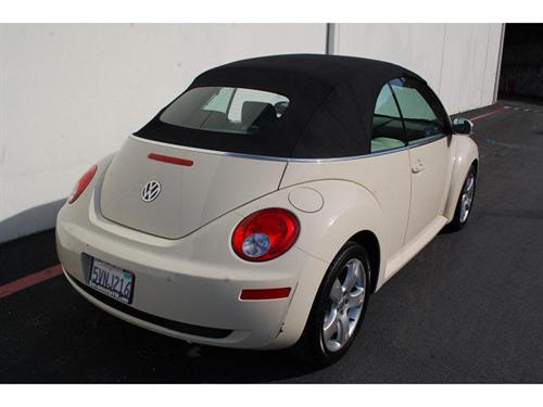 Volkswagen New Beetle 2006 photo 1