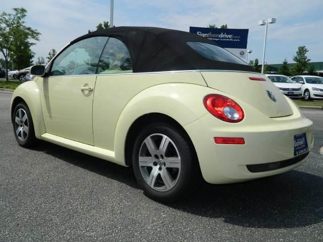 Volkswagen New Beetle Ext Cab 123 WB LS Xtreme Convertible