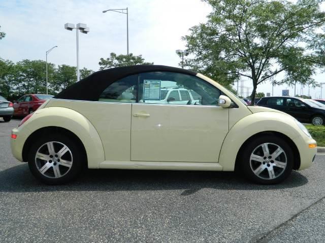Volkswagen New Beetle 2006 photo 1