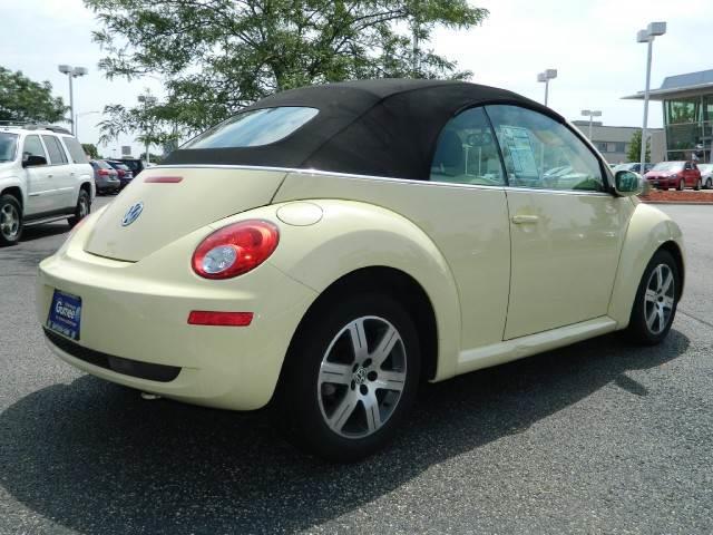 Volkswagen New Beetle 2006 photo 4