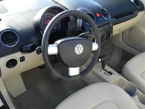 Volkswagen New Beetle 2006 photo 2