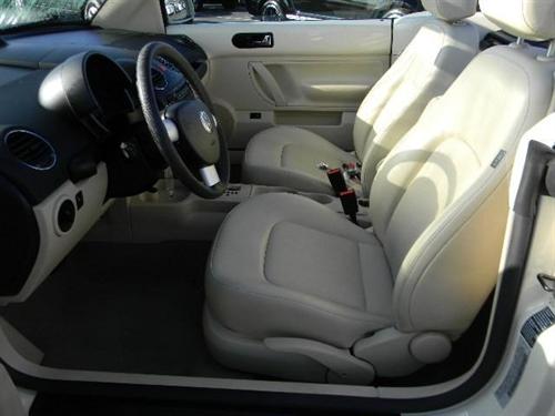 Volkswagen New Beetle 2006 photo 3