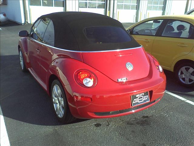 Volkswagen New Beetle 2006 photo 3