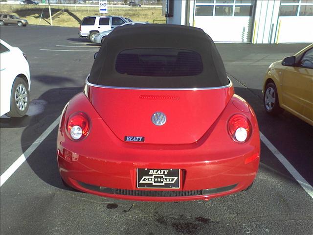 Volkswagen New Beetle 2006 photo 4