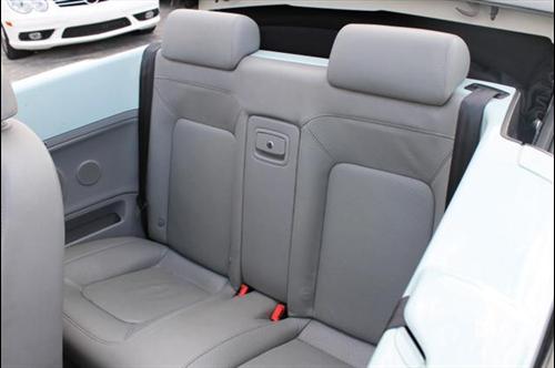 Volkswagen New Beetle 2006 photo 1