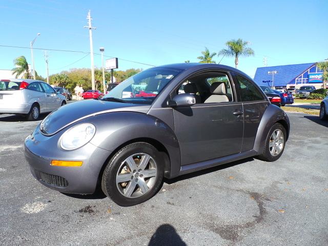 Volkswagen New Beetle 2006 photo 1