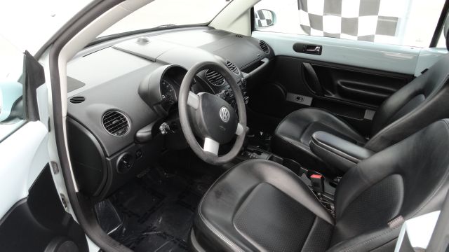 Volkswagen New Beetle 2006 photo 1