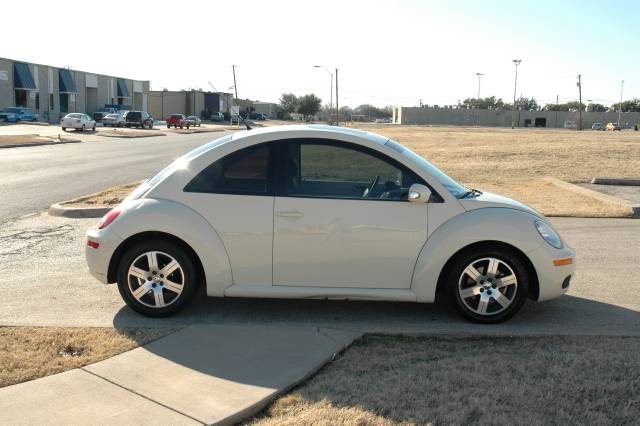 Volkswagen New Beetle 2006 photo 4