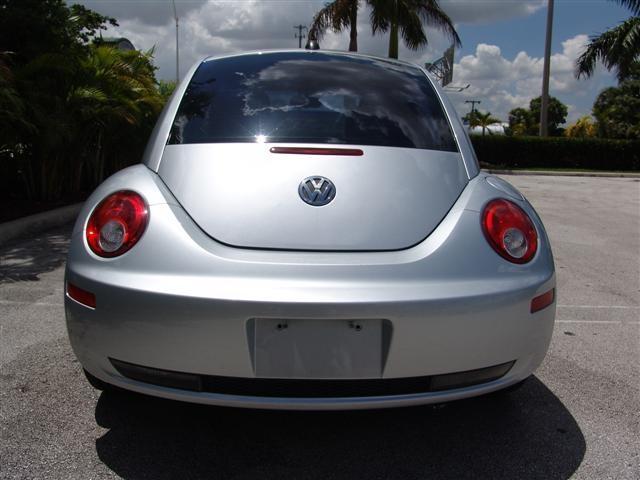 Volkswagen New Beetle 2006 photo 5