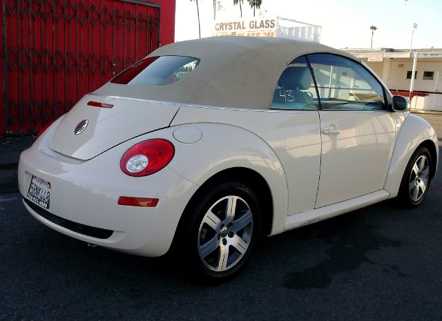 Volkswagen New Beetle 2006 photo 1