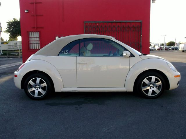 Volkswagen New Beetle 2006 photo 2