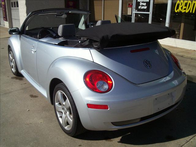 Volkswagen New Beetle 2006 photo 2