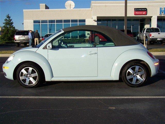 Volkswagen New Beetle 2006 photo 1