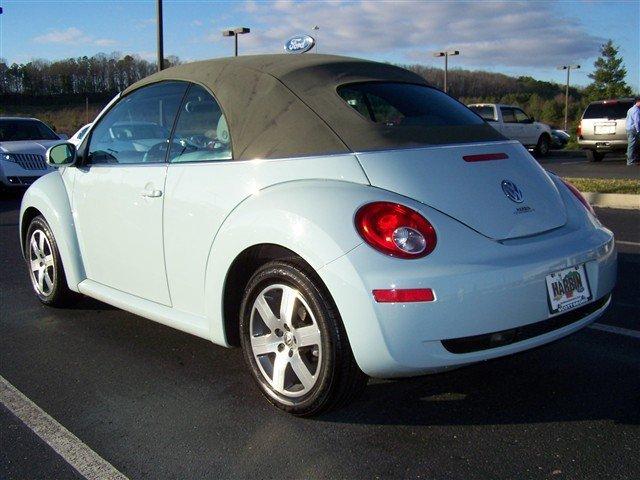Volkswagen New Beetle 2006 photo 2