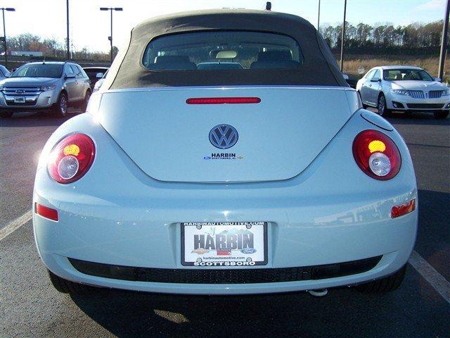 Volkswagen New Beetle 2006 photo 3