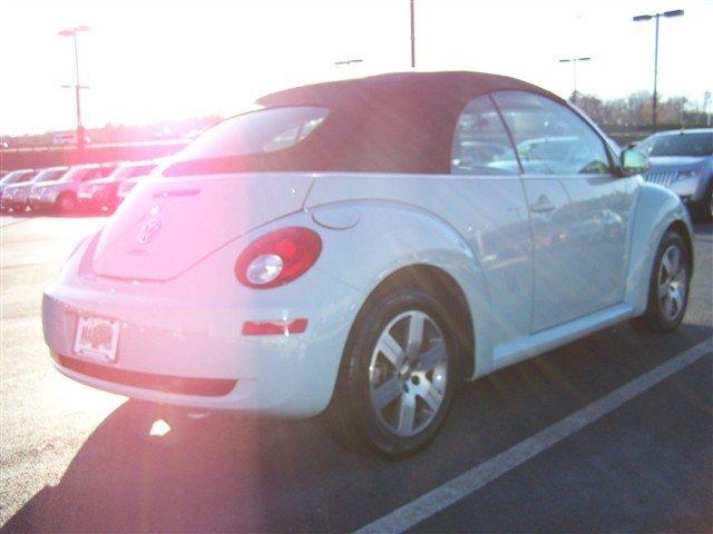 Volkswagen New Beetle 2006 photo 4