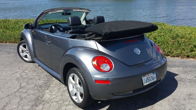 Volkswagen New Beetle BASE W/1sv Convertible