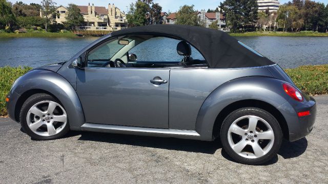 Volkswagen New Beetle 2006 photo 3
