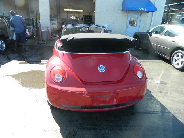 Volkswagen New Beetle 2006 photo 3