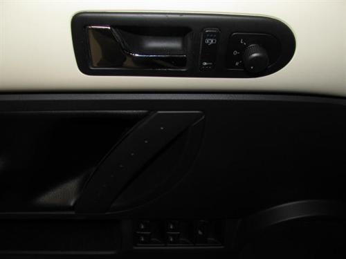 Volkswagen New Beetle 2006 photo 5