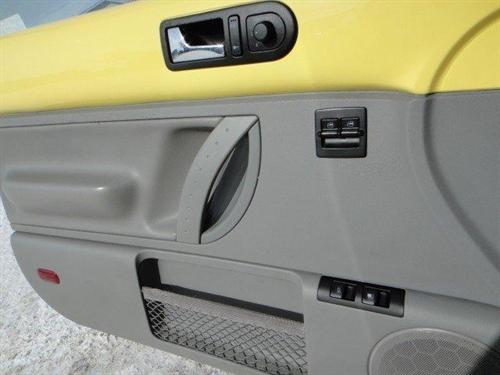 Volkswagen New Beetle 2006 photo 5