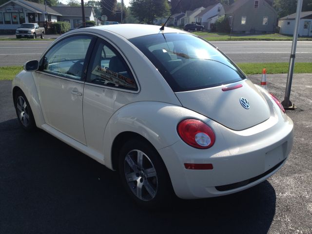 Volkswagen New Beetle 2006 photo 1