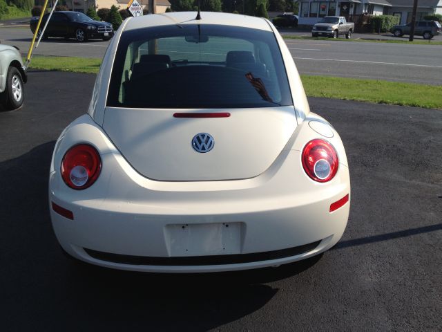 Volkswagen New Beetle 2006 photo 12