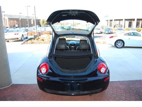 Volkswagen New Beetle 2006 photo 2